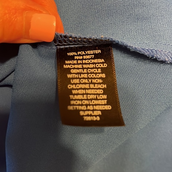 Ladies long-sleeved blouse. 100% polyester. PM. Covered buttons. Tie at sleeves - Picture 4 of 4